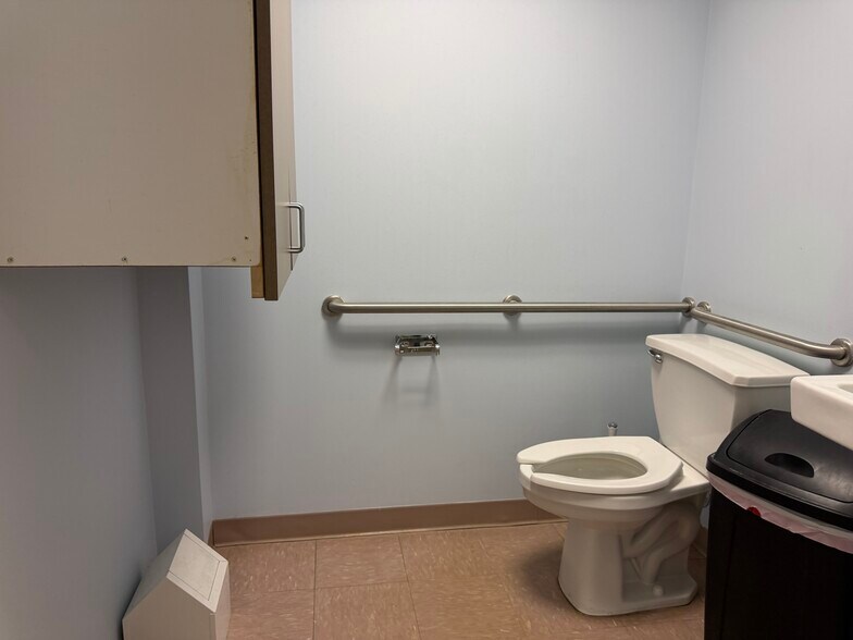 More Photos Of 15 Dawn Rd, Pinehurst Office For Lease