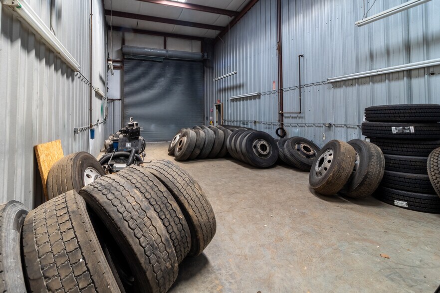 More Photos Of 3656 Chattanooga Rd, Tunnel Hill Warehouse For Sale