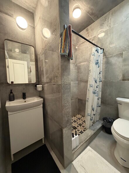 More Photos Of 402 Hyde Park Blvd, Houston Multifamily For Sale