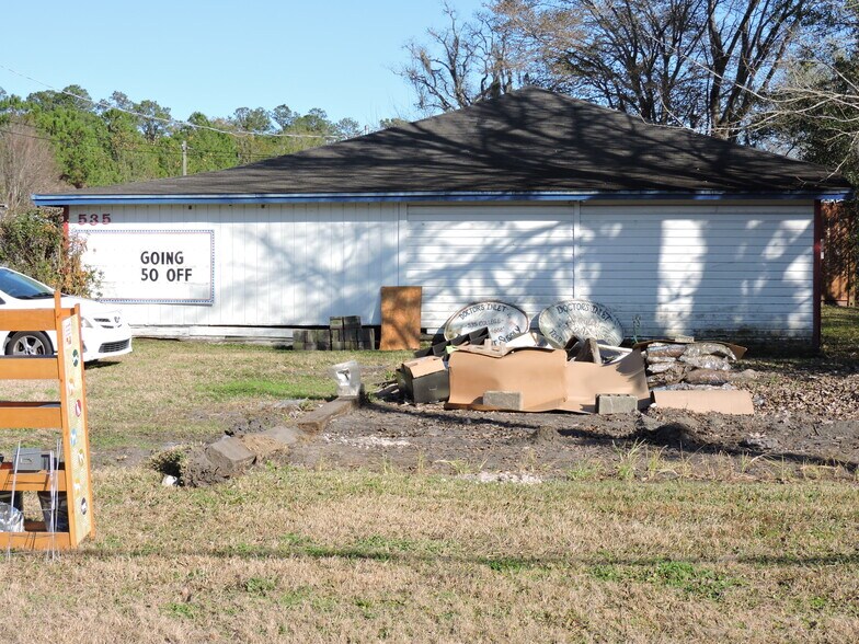 More Photos Of 535 College Dr, Middleburg General Retail For Sale