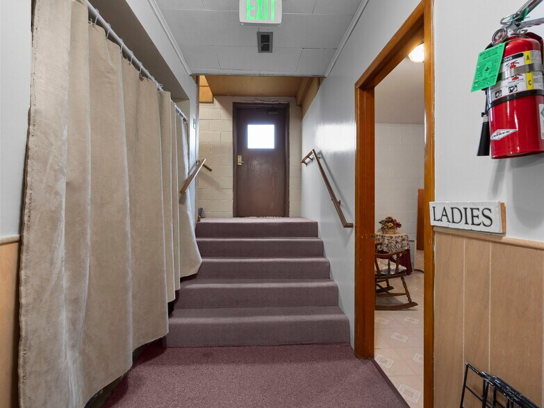 More Photos Of 39590 Pioneer blvd, Sandy Religious Facility For Sale