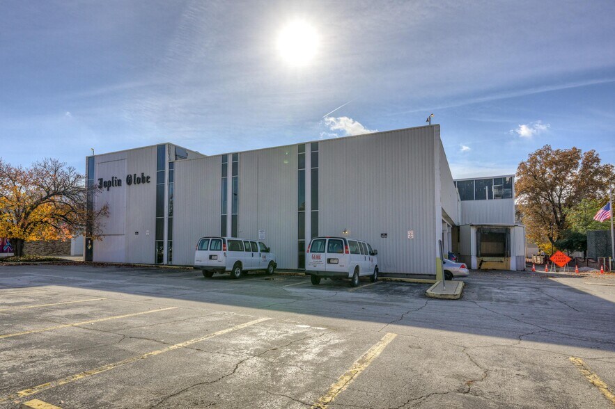 More Photos Of 117 E 4th St, Joplin Office For Sale