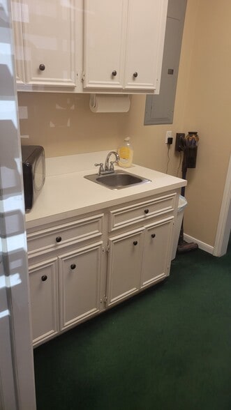 More Photos Of 801 Morton St, Richmond Office For Sale