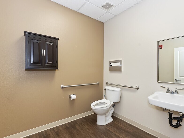 More Photos Of 35400 Bob Hope Dr, Rancho Mirage Medical For Sale