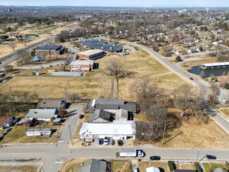 More Photos Of 207 22nd St, Old Hickory Light Distribution For Sale