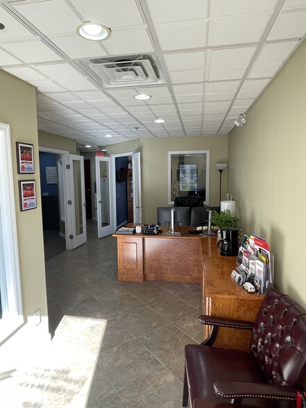 More Photos Of 10412 Allisonville Rd, Fishers Office For Sale