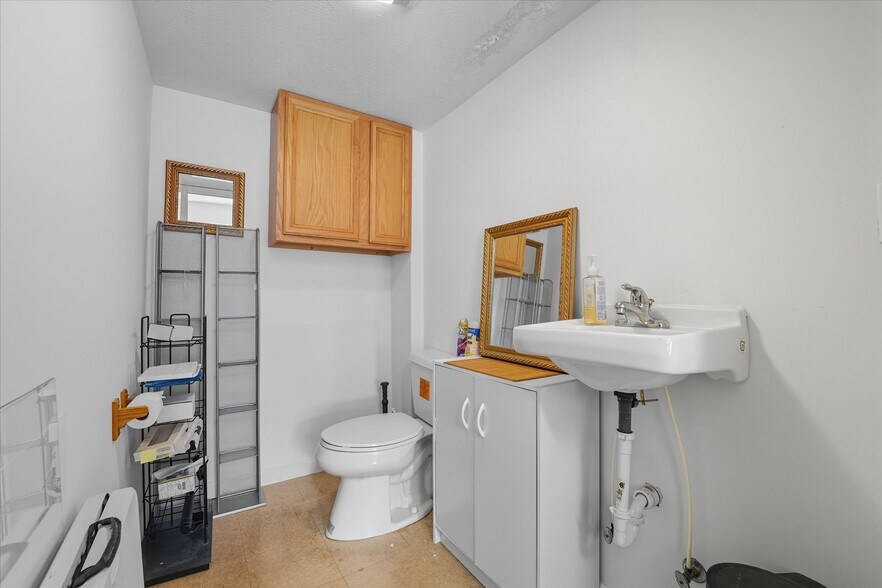 More Photos Of 316 High St, Fairport Harbor Storefront For Sale