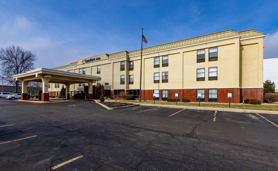 More Photos Of 4640 Creek Rd, Blue Ash Hotel For Sale