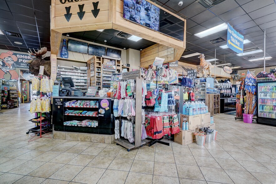 More Photos Of 522 S Peach St, Orlando General Retail For Sale