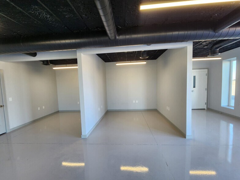 More Photos Of 22950 Stern Dr, Anthony Warehouse For Lease