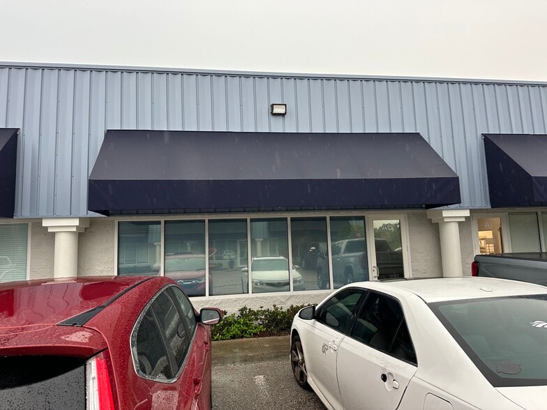Primary Photo Of 188 Triple Diamond Blvd, Nokomis Warehouse For Lease