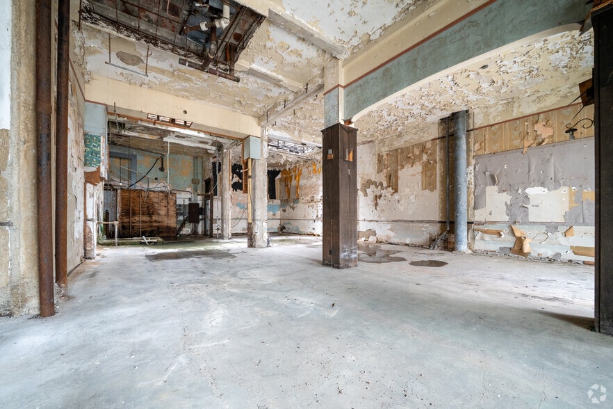 More Photos Of 217 Marquette St, LaSalle Hotel For Sale