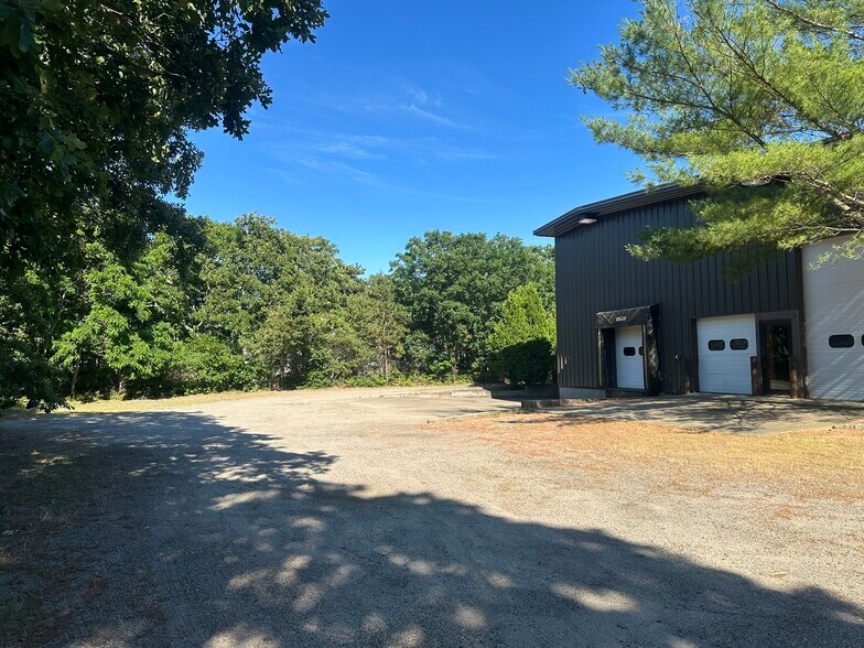 More Photos Of 22 A St, Edgartown Warehouse For Sale