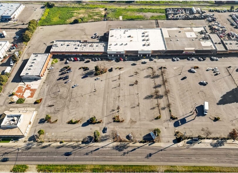 More Photos Of 3684-3686 Sonoma Blvd, Vallejo General Retail For Lease