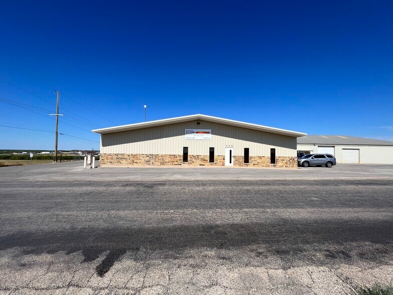 More Photos Of 110 CR 141, Sweetwater Manufacturing For Lease