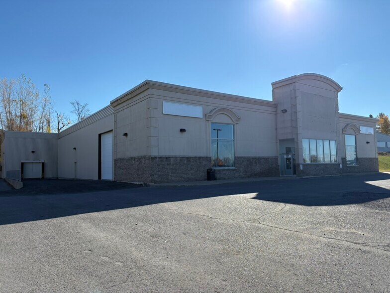 Primary Photo Of 2747 Chamberland St, Clarence-Rockland Freestanding For Sale