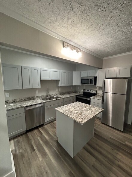More Photos Of 549 Logan St SE, Grand Rapids Apartments For Sale