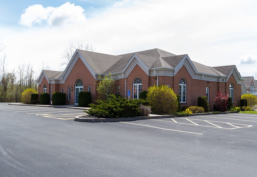 Primary Photo Of 46 Davison Ct, Lockport Medical For Sale