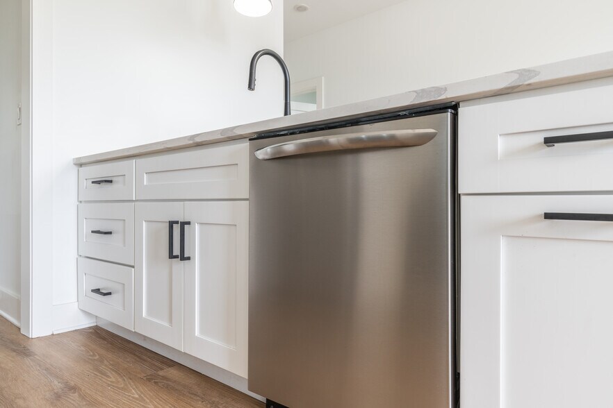 More Photos Of 85 E Sharpnack St, Philadelphia Apartments For Sale