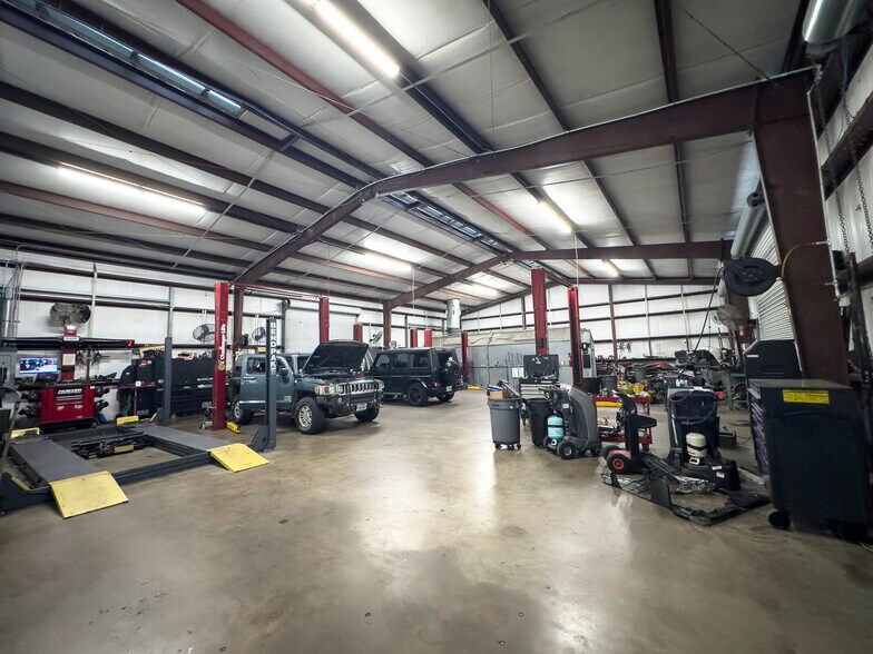 More Photos Of 17306 Alief Clodine Rd, Richmond Auto Repair For Sale