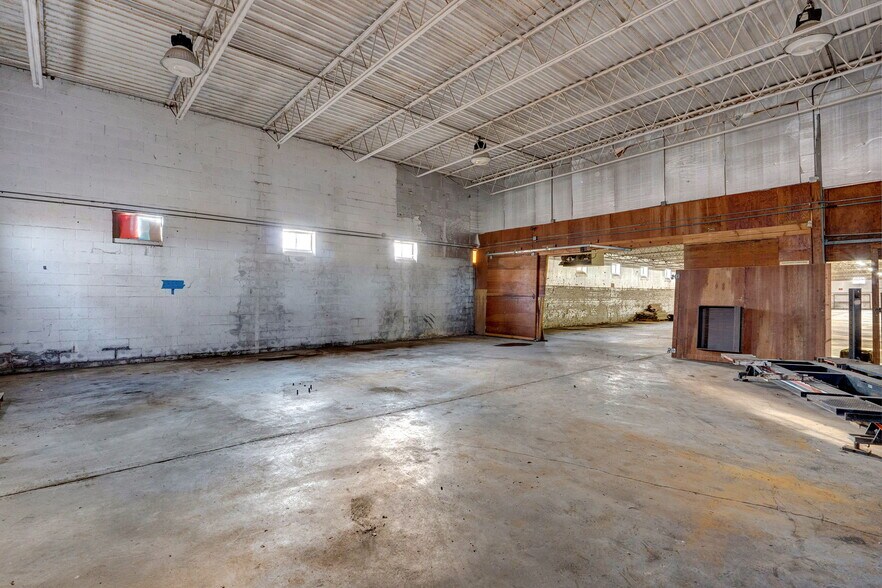 More Photos Of 504 Airport Rd, Crane Warehouse For Sale