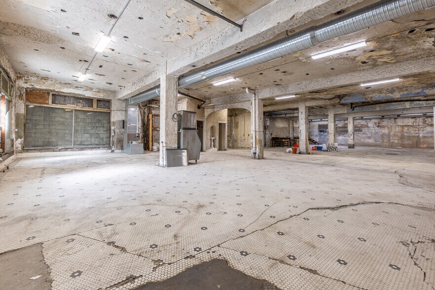 More Photos Of 401 E Warrington Ave, Pittsburgh Manufacturing For Lease