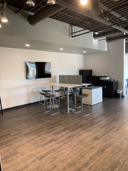 More Photos Of 15 Carlton Dr, St. Albert Flex For Sale