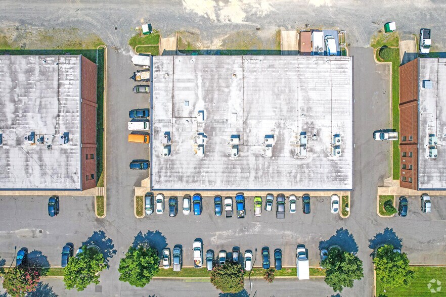 More Photos Of 428-438 Crompton St, Charlotte Light Distribution For Lease