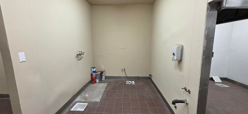More Photos Of 15411 Village Dr, Victorville General Retail For Lease