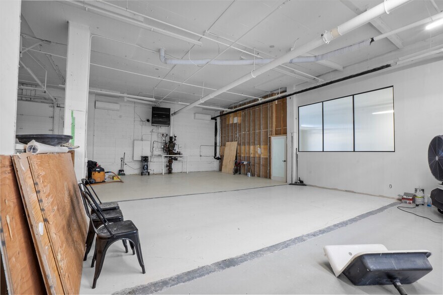 More Photos Of 2425-2455 Rue Desautels, Montréal Flex For Lease
