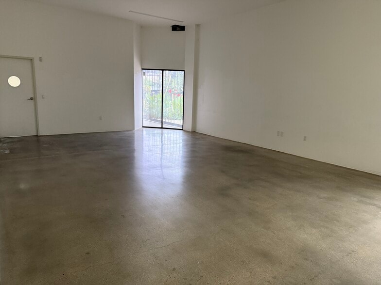 More Photos Of 1014 Griswold Ave, San Fernando Warehouse For Lease