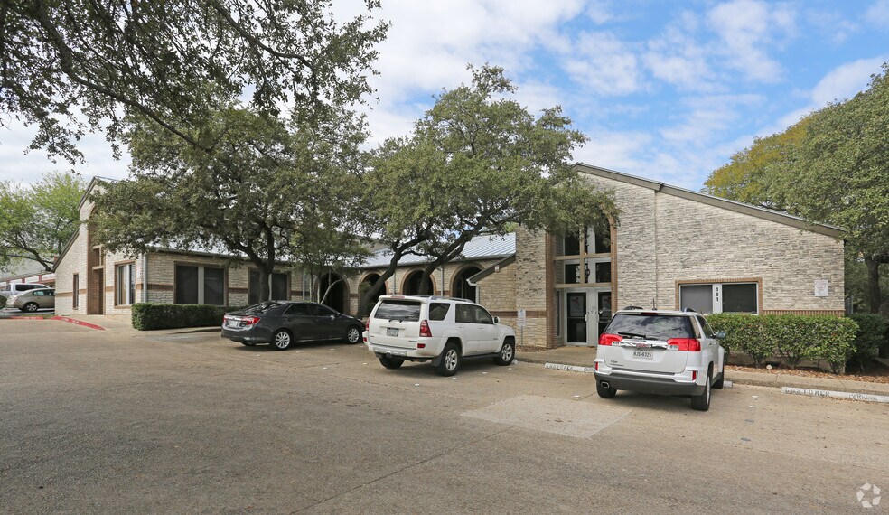 More Photos Of 4939 DeZavala Rd, San Antonio Medical For Lease