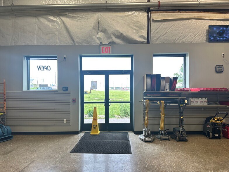 More Photos Of 1815 Morrissey Dr, Bloomington Warehouse For Sale
