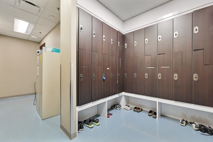 More Photos Of 5340 1st St SW, Calgary Medical For Lease