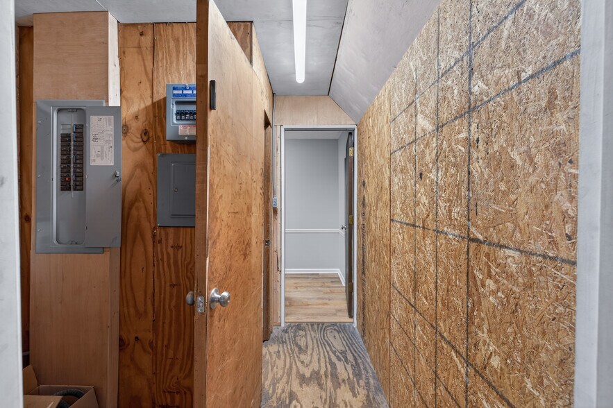 More Photos Of 4109 Robinson St, Covington Freestanding For Sale