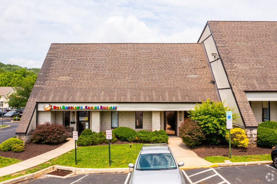 More Photos Of 4641-4659 West Chester Pike, Newtown Square Medical For Lease