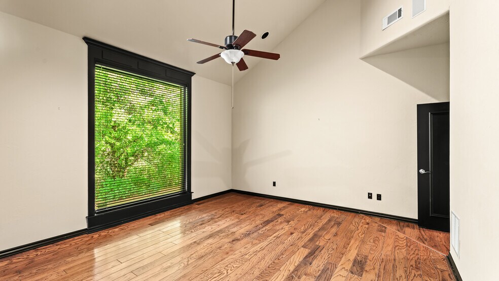 More Photos Of 14000 N Western Ave, Edmond Office For Sale