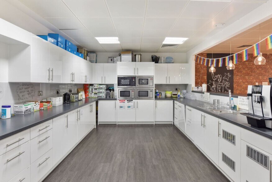 More Photos Of 3 Dorset Rise, London Office For Lease