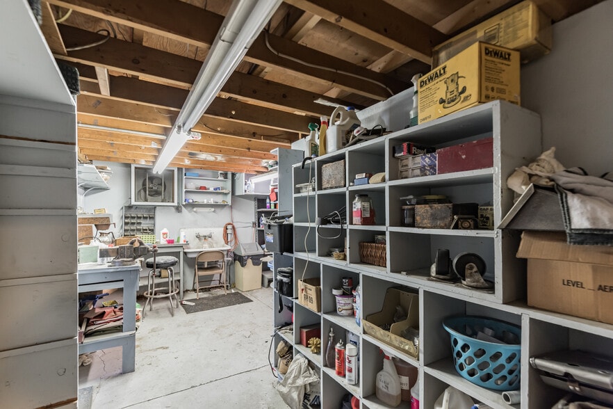 More Photos Of 65 E Fayette St, Uniontown Showroom For Sale