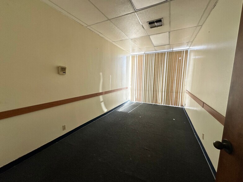 More Photos Of 1327-1329 SW Military Dr, San Antonio Medical For Lease