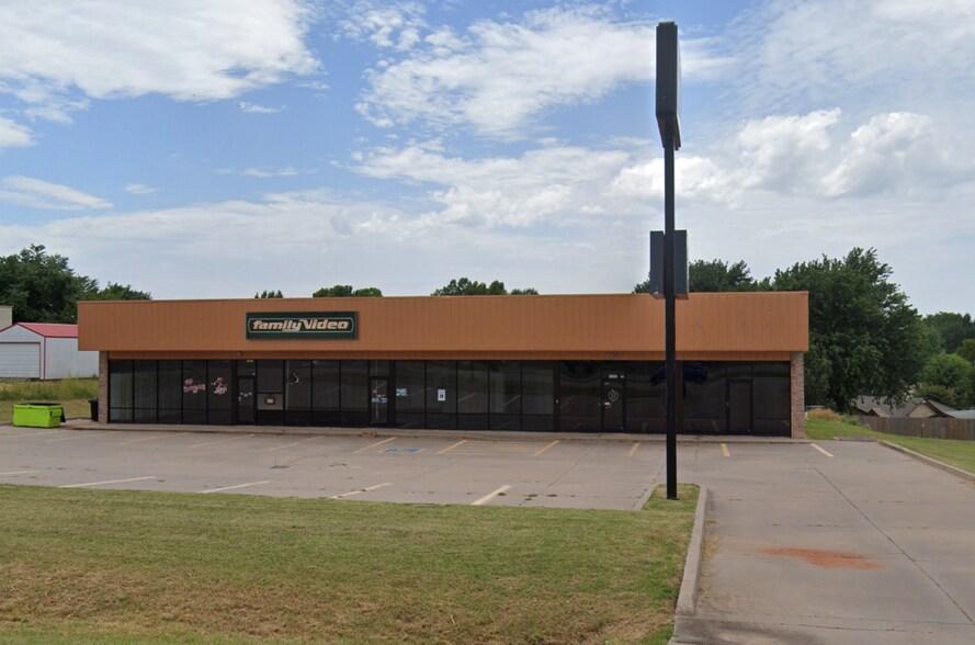 More Photos Of 1713-1739 N Green Ave, Purcell Unknown For Lease