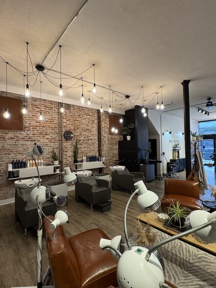 More Photos Of 108-110 E Main St, Columbus Storefront Retail Office For Sale