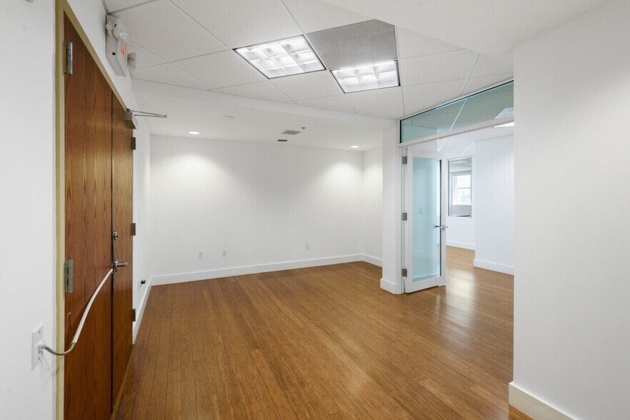 More Photos Of , North Miami Beach Office For Sale