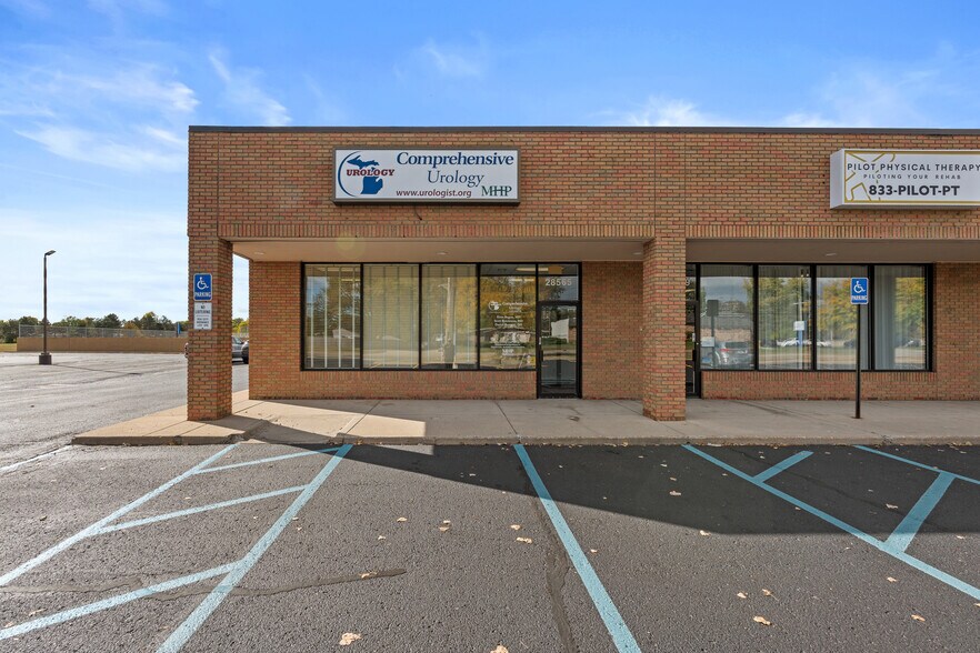 More Photos Of 28565-28585 Schoenherr Rd, Warren Medical For Lease