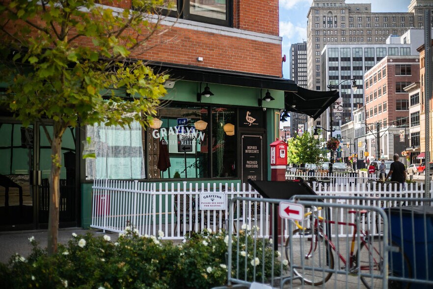 More Photos Of 537 Main St, Buffalo Storefront Retail Residential For Sale