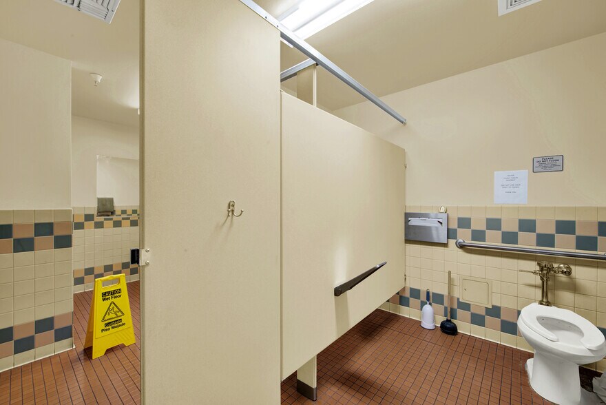 More Photos Of 814 Court St, Woodland Rehabilitation Center For Sale