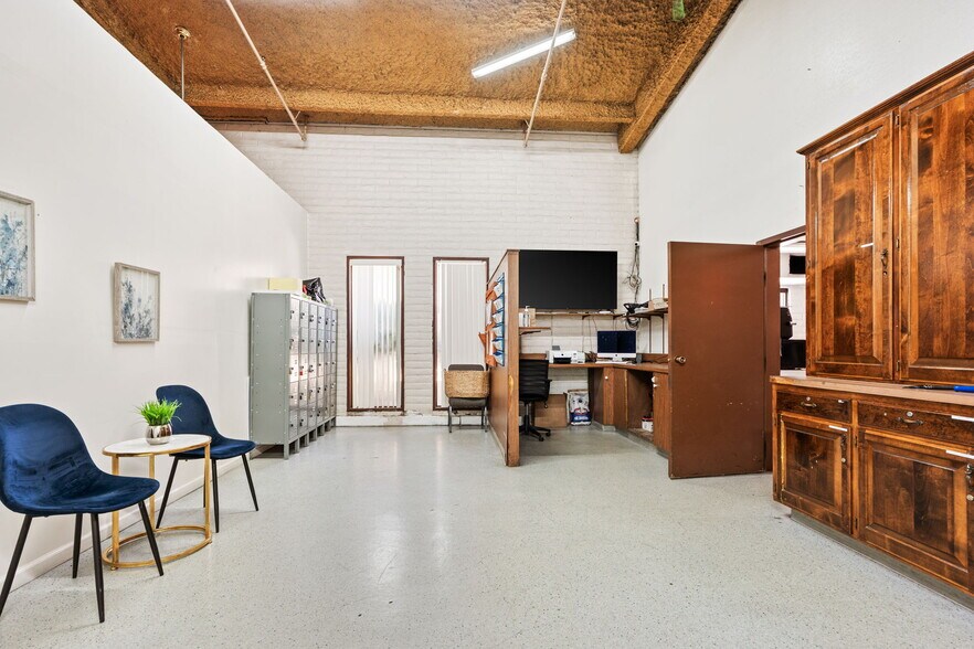 More Photos Of 1921 E Belmont Ave, Fresno Lodge Meeting Hall For Sale