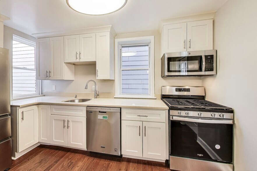More Photos Of 212 Elm St NW, Washington Apartments For Sale