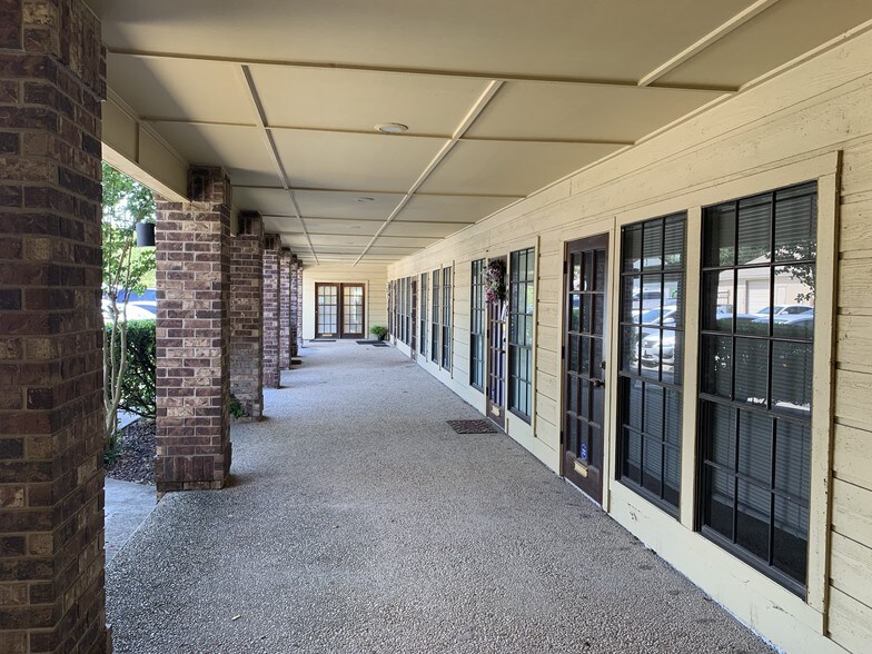 More Photos Of 15102 Jones Maltsberger Rd, San Antonio Office Residential For Lease