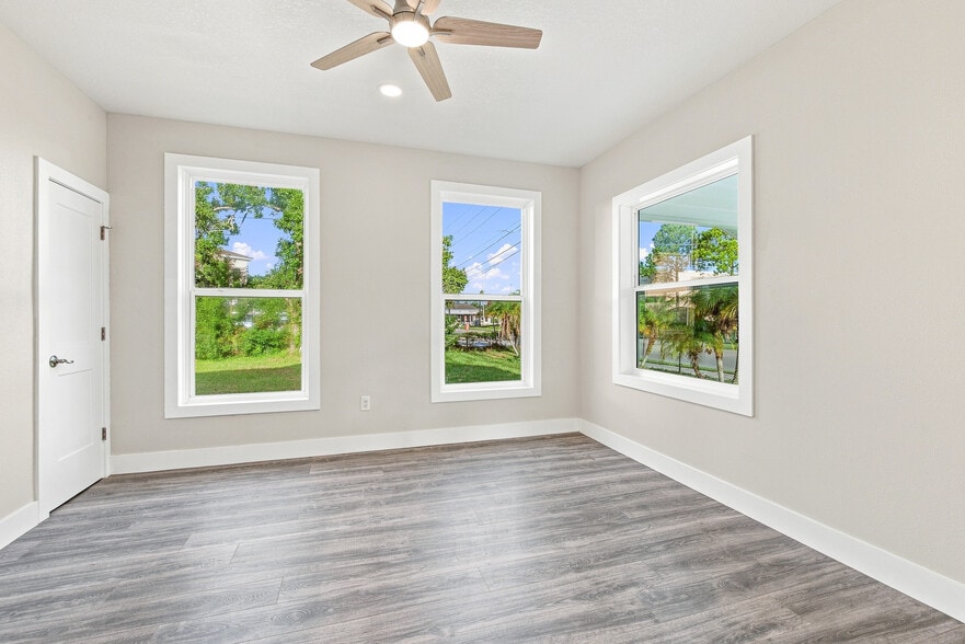 More Photos Of 112 E Martin Luther King Jr Dr, Tarpon Springs Office For Sale